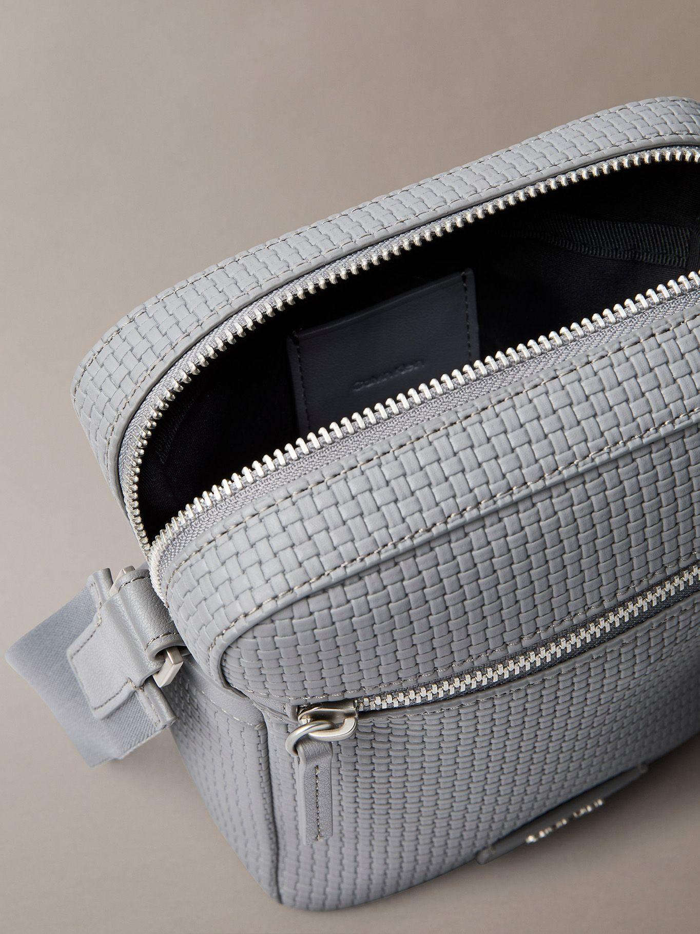 Bolso Reporter con Monograma Gris Calvin Klein-2