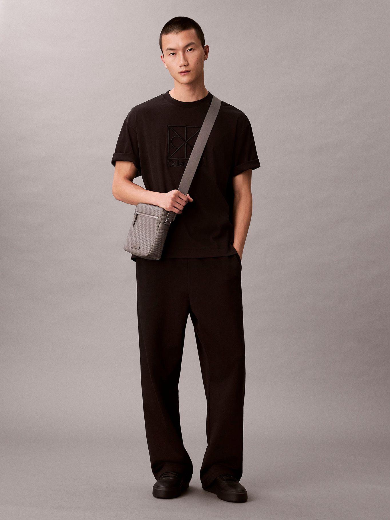 Bolso Reporter con Monograma Gris Calvin Klein-4