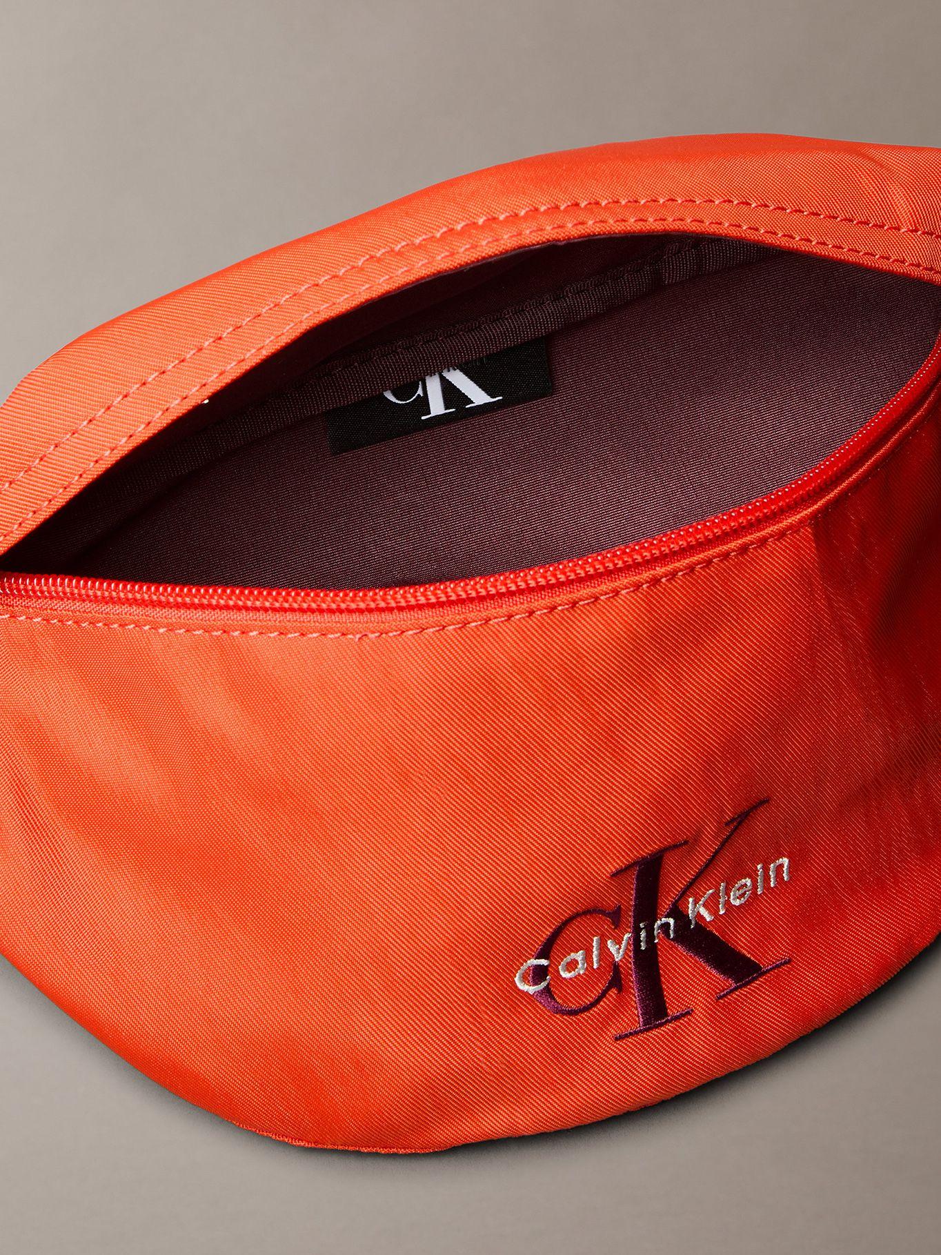 Banano Bold con Monograma Rojo Calvin Klein-2