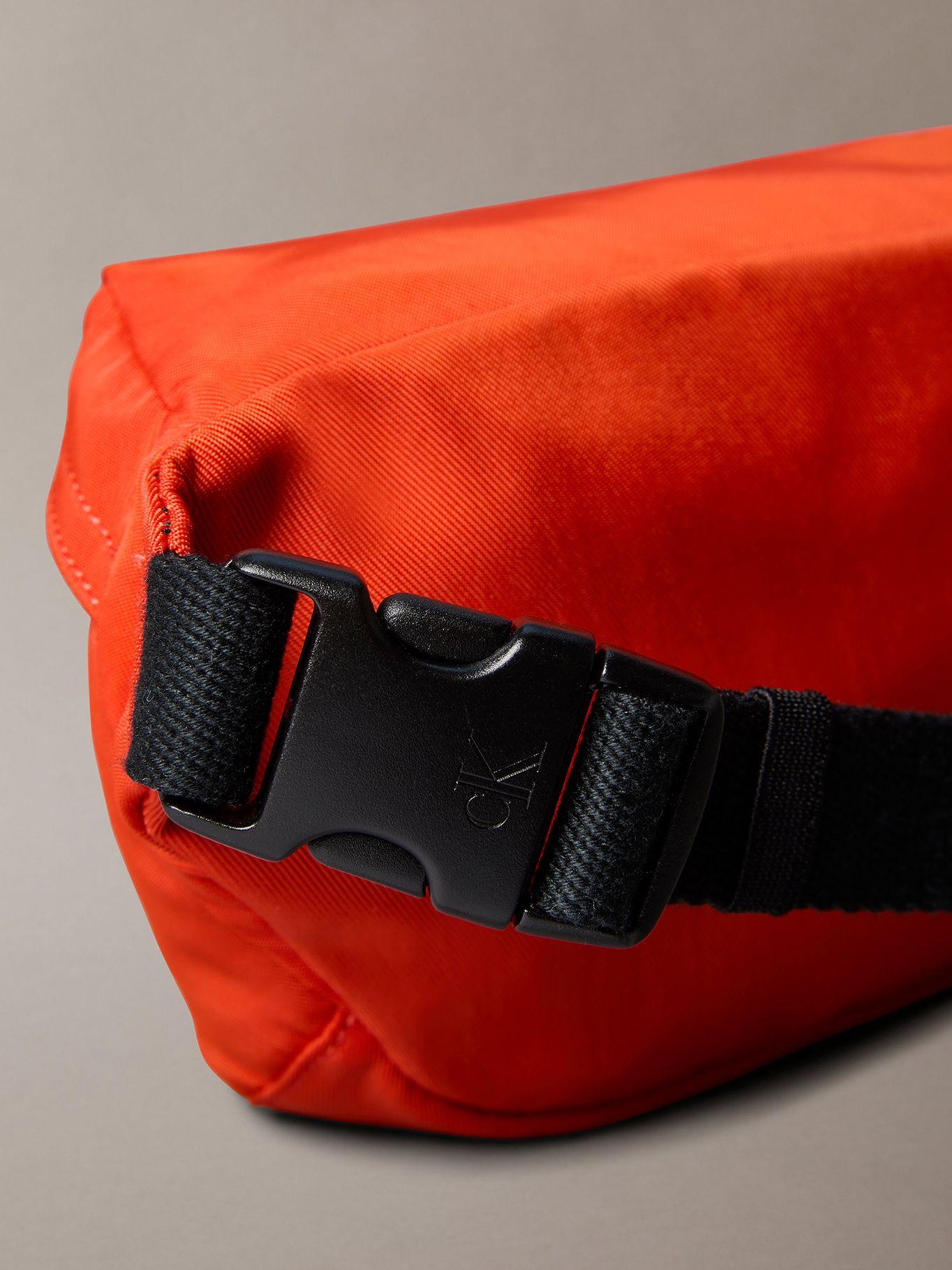 Banano Bold con Monograma Rojo Calvin Klein-3