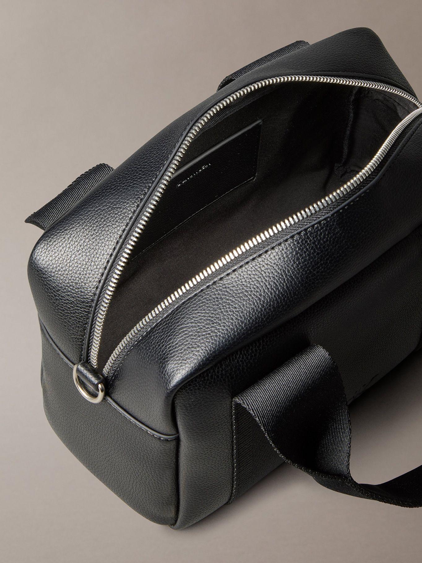 Cartera Barrel Ultra Light Negro Calvin Klein-2