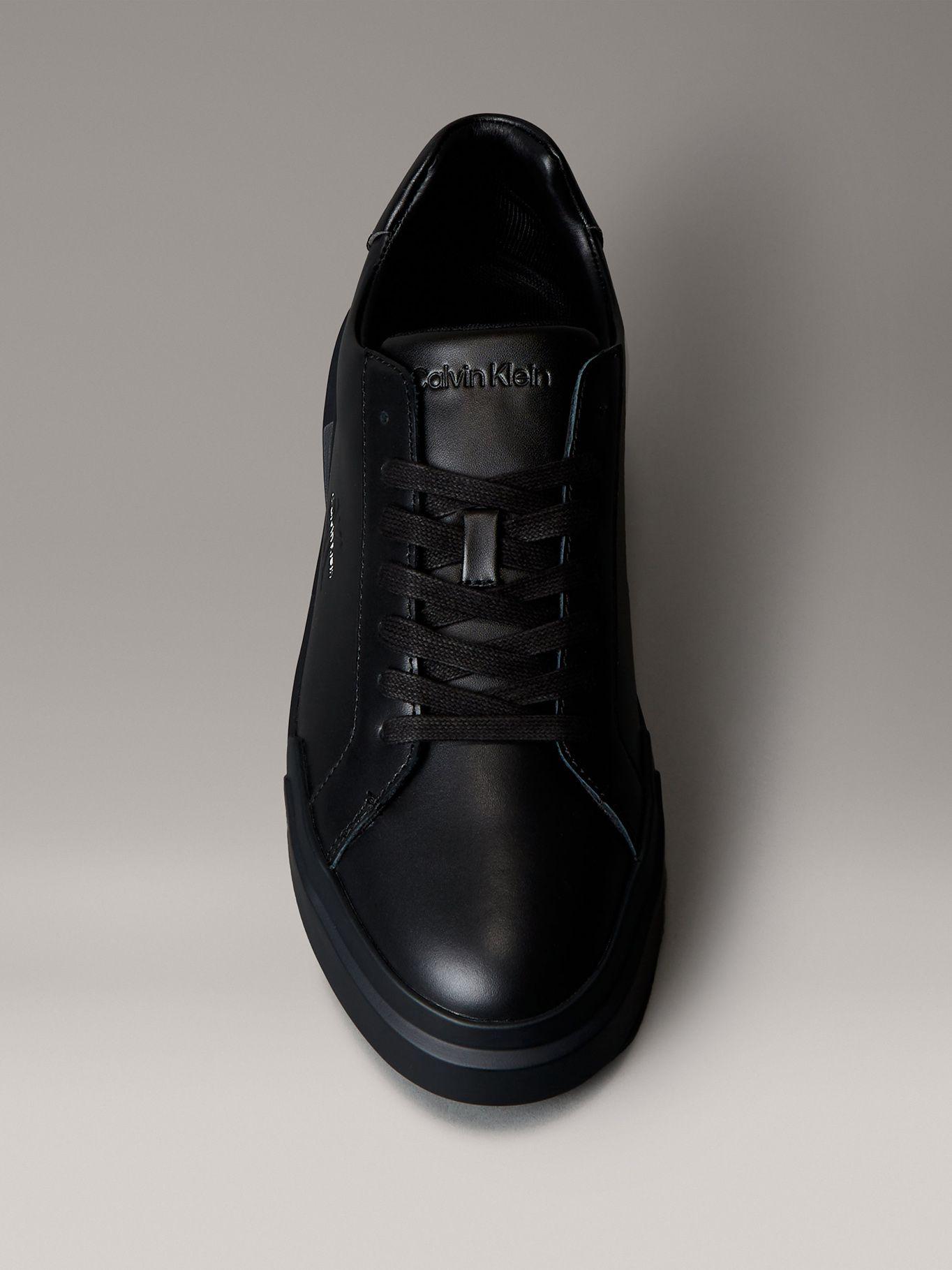 Zapatilla y Logo Distintivo Negro Calvin Klein Hombre-2