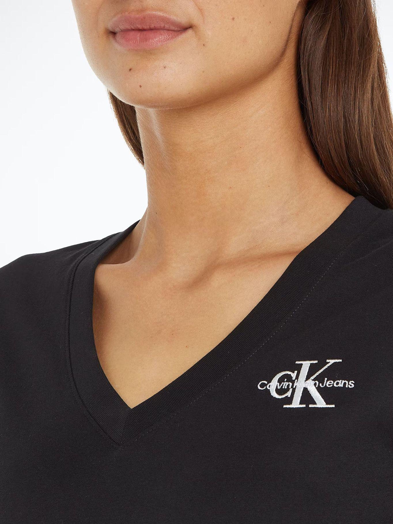 Polera Monogram V-Neck Negro Calvin Klein-2