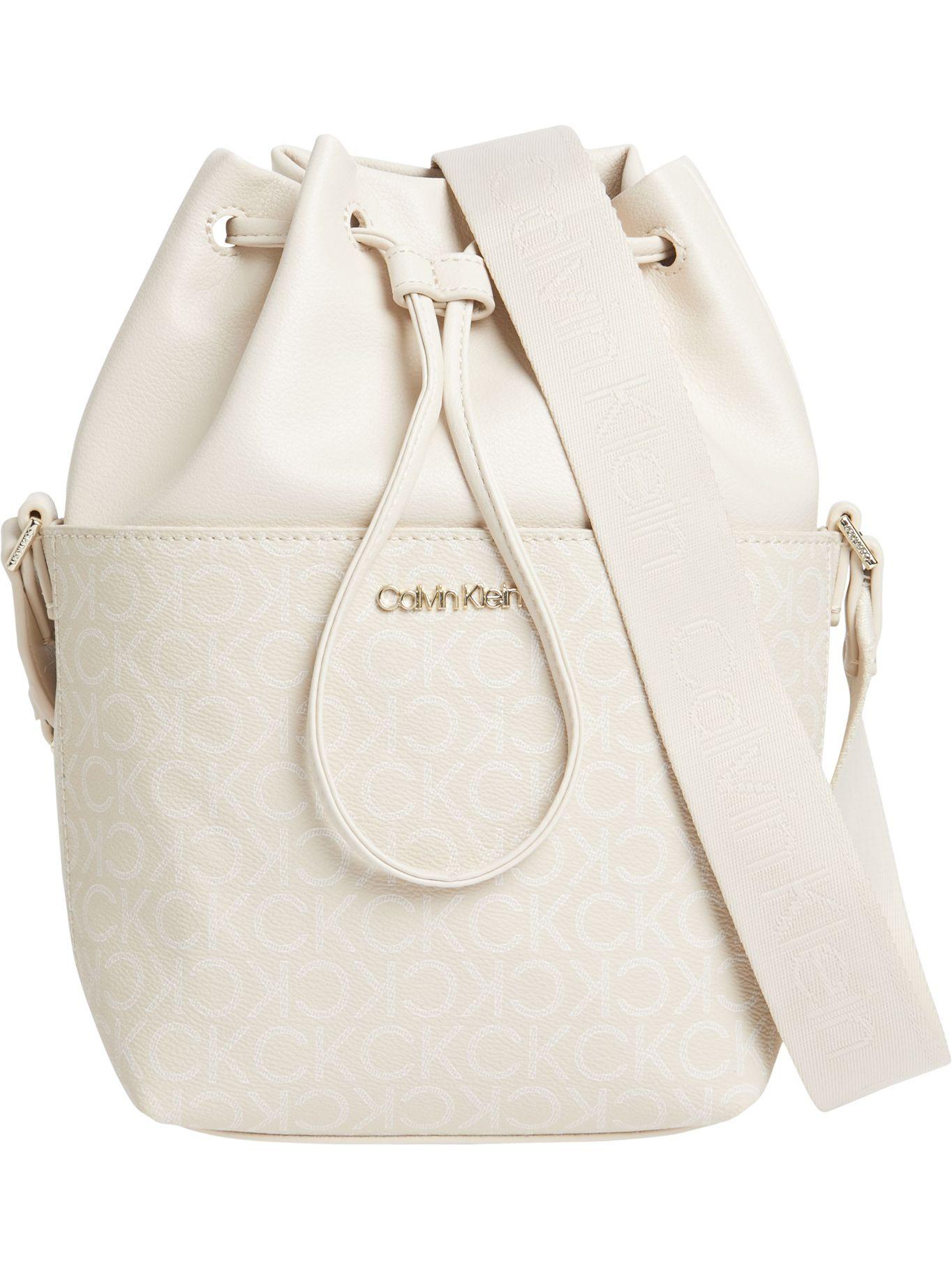 Cartera Bucket CK Must Mono Beige Calvin Klein-0