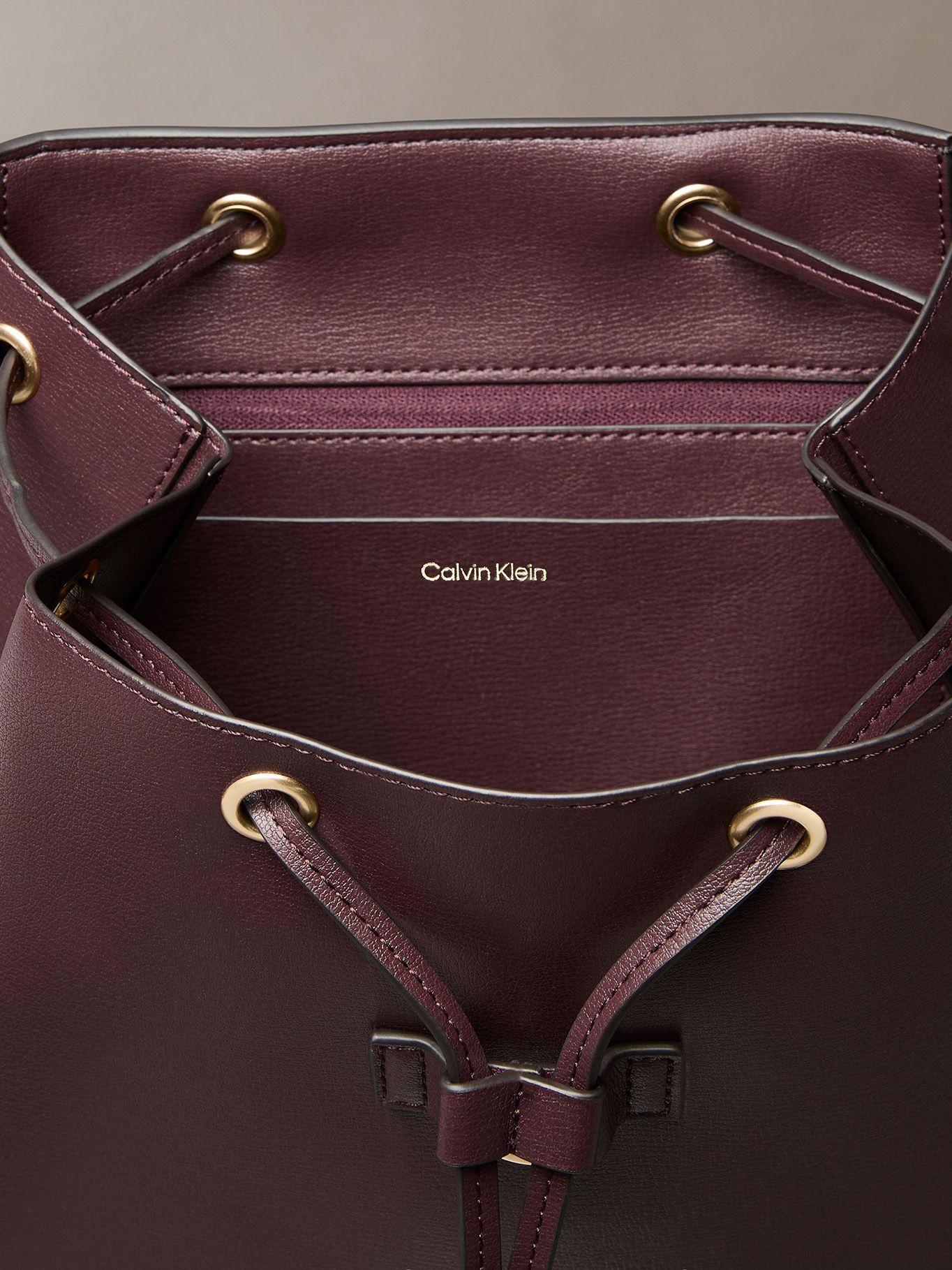 Mochila Y Solapa Cierre Con Cordón Marrón Calvin Klein-3