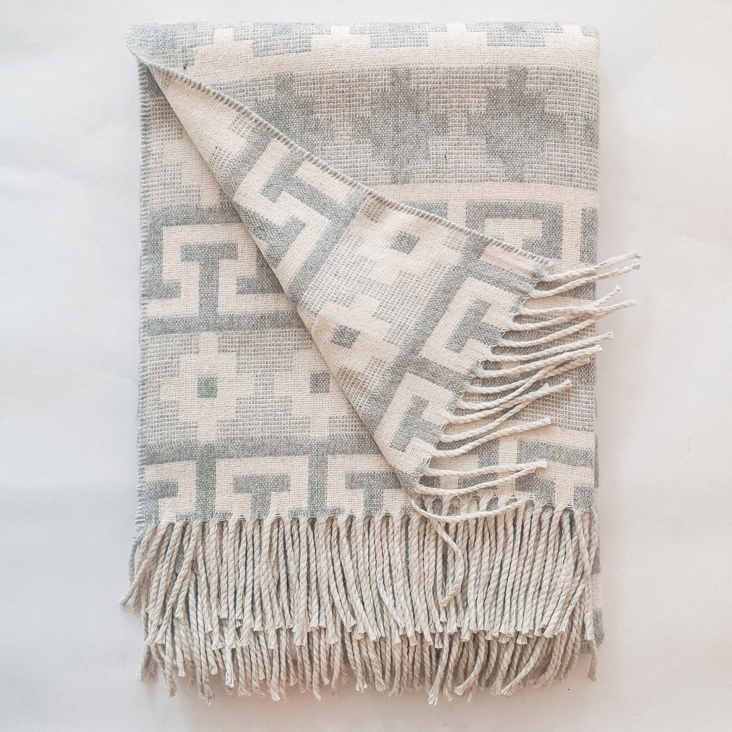 MANTA ALPACA ETNICA GRIS 180x130-2