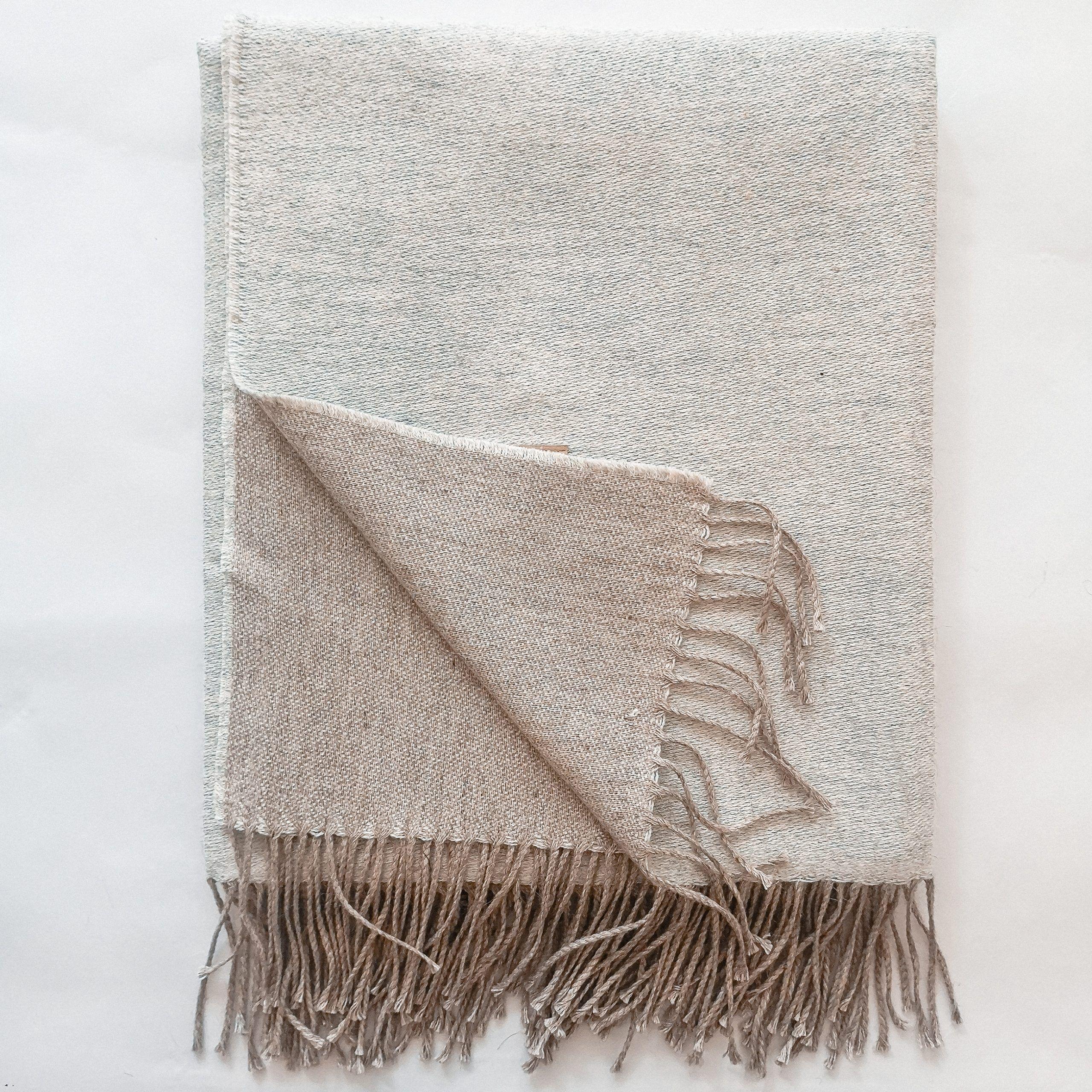MANTA ALPACA GRIS CLARO 165x130-2