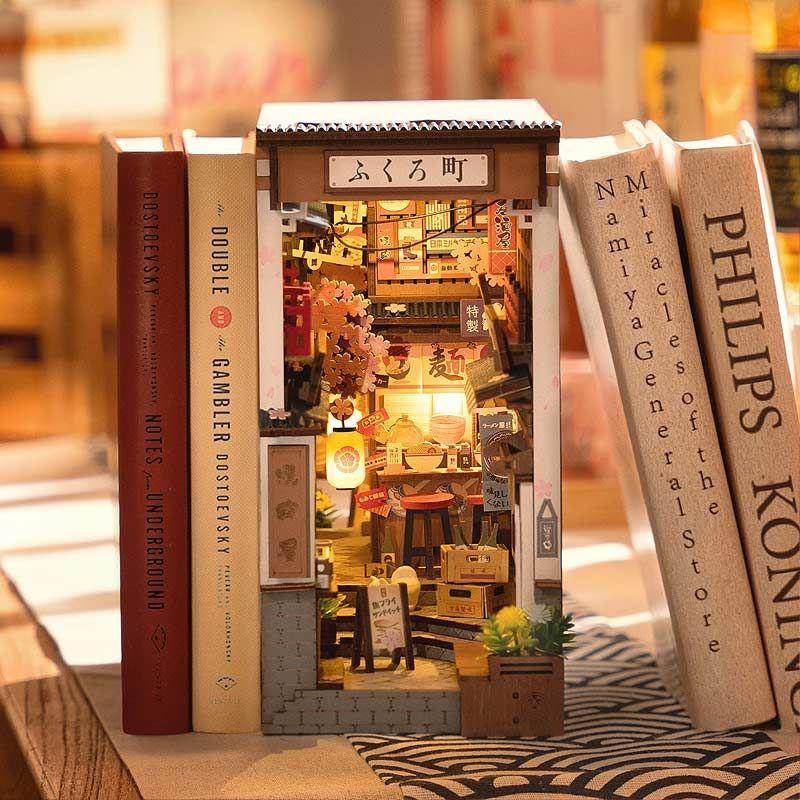 Separador de Libros Puzzle 3D Robotime - Sakura Wine Alley Book Nook-2