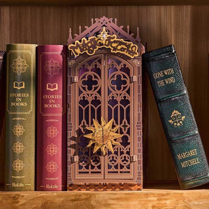Magic Fantasy Corner TGB14 – Book Nook Mágico Rolife con Luces y Escalera Espiral-2