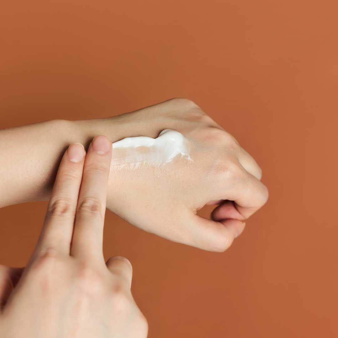 Crema enriquecida probióticos y centella asiática Skin1004-3