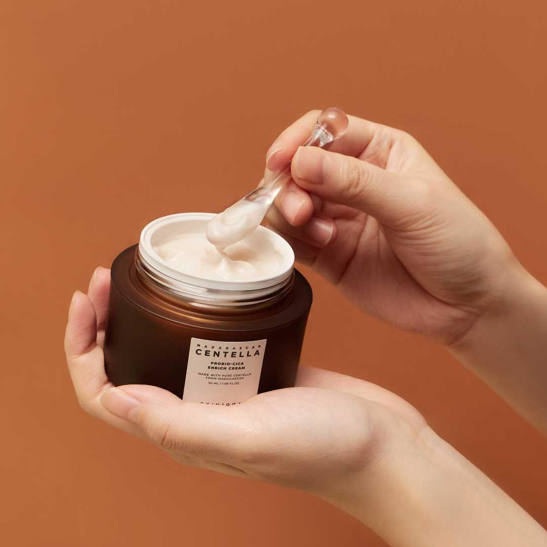 Crema enriquecida probióticos y centella asiática Skin1004-4