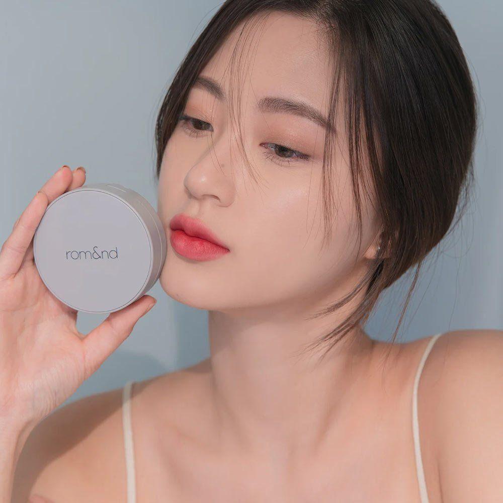 Base de maquillaje semi-mate en formato cushion tono 25-2