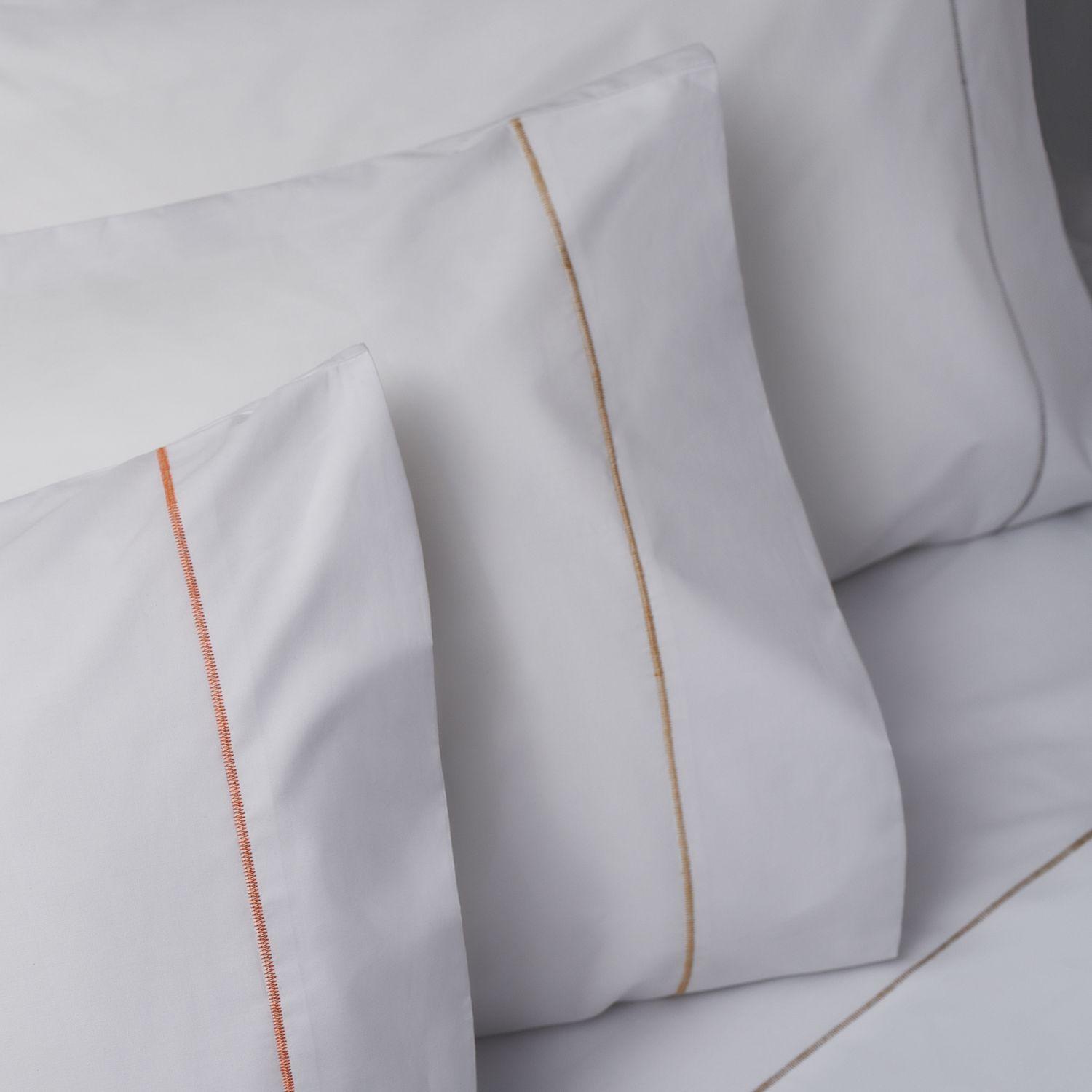 Juego de sábanas Fresh King 200 hilos 60% algodón - 40% poliéster, con festón zigzag color Taupe-2