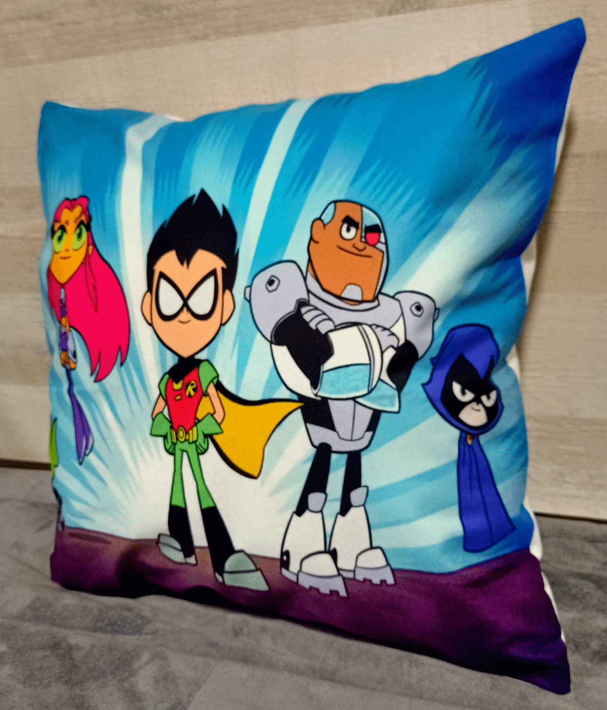 Cojín Felpa 45x45 cm De Jovenes Titanes Robin Extra Suave -1