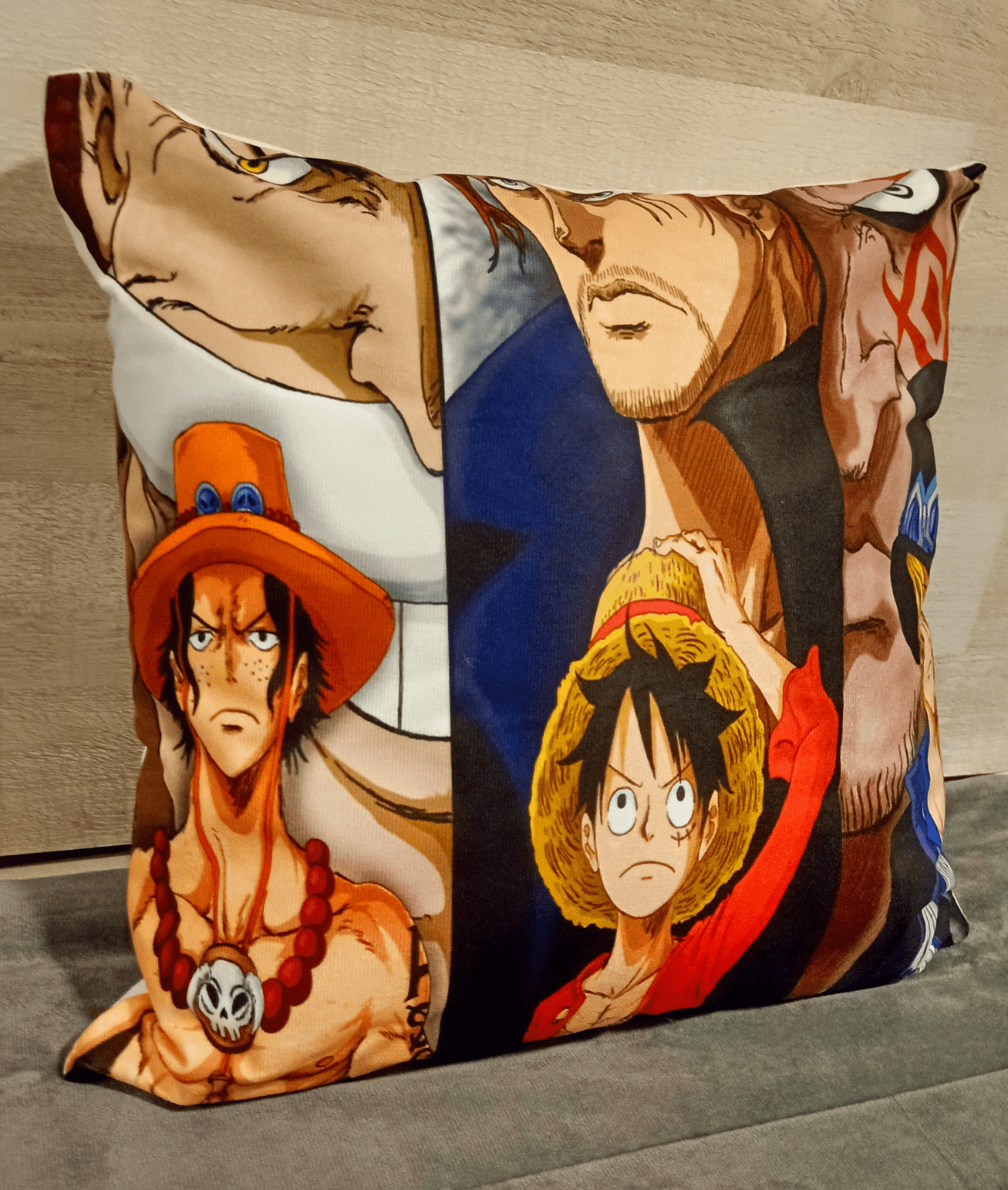 Cojín Felpa 45x45 cm De Luffy Sabo Ace Shanks Extra Suave -1