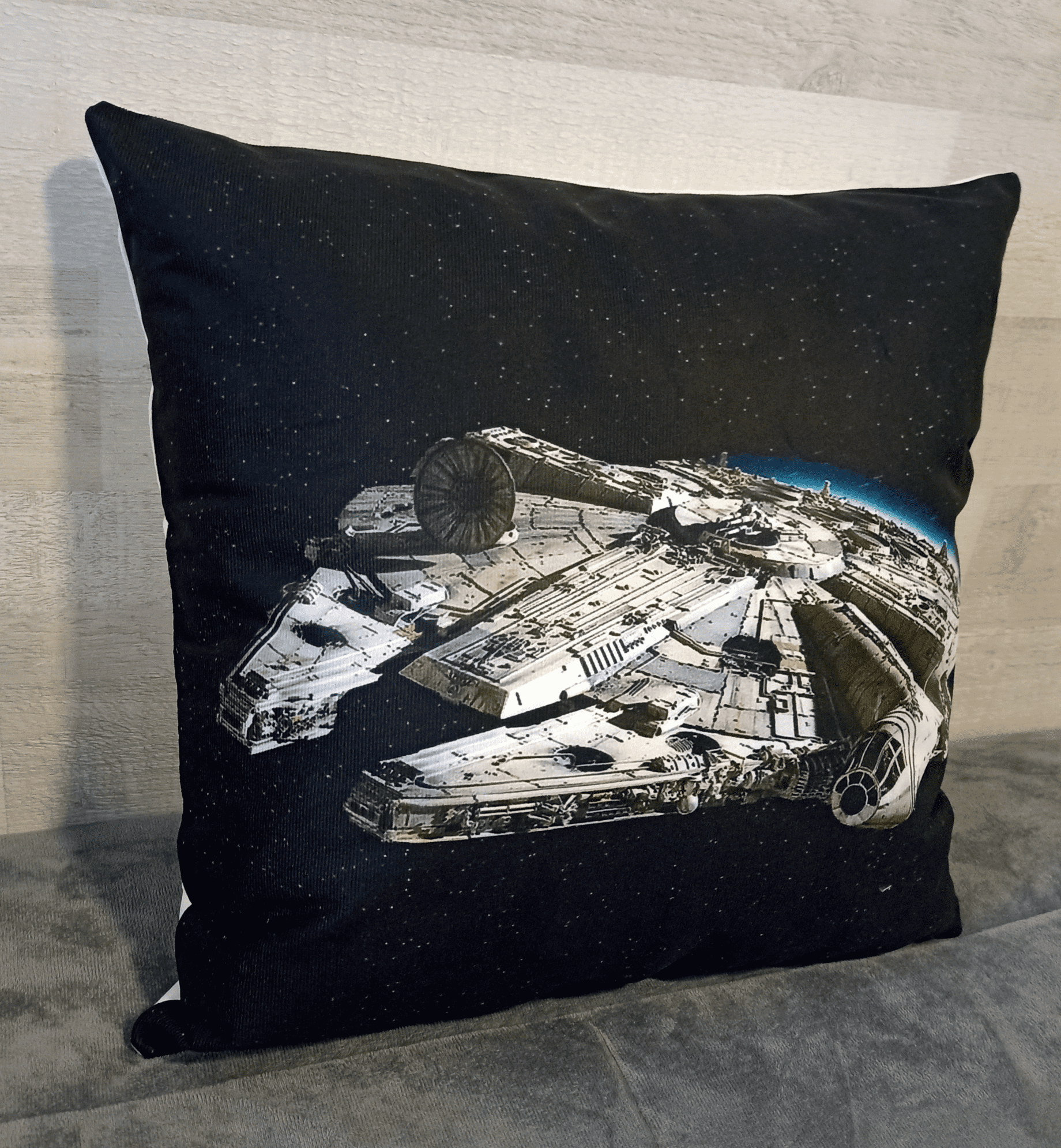 Cojín Felpa 45x45 cm Halcón Milenario Extra Suave -3