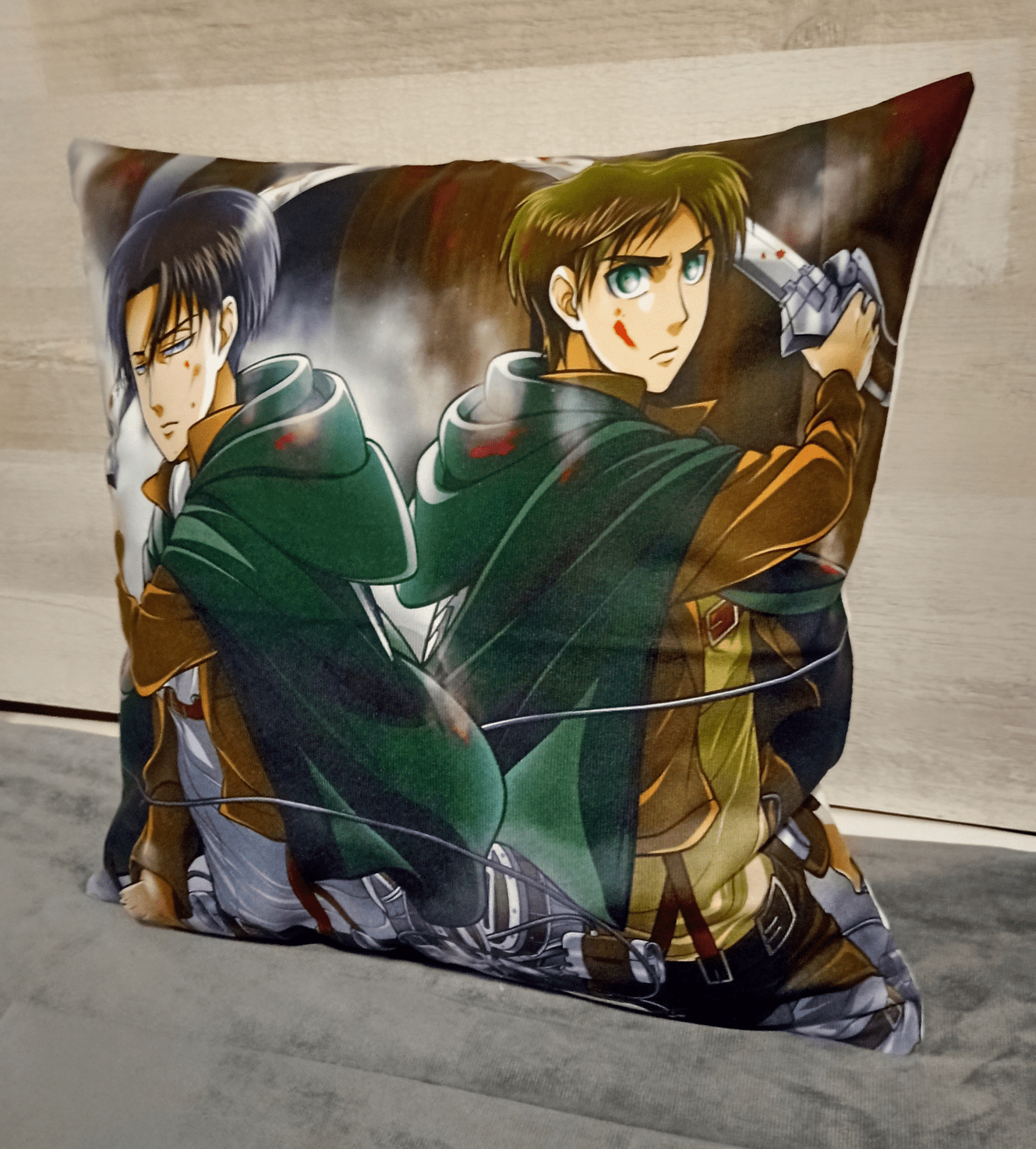 Cojín Felpa 45x45 cm De Eren y Levi Shingeki Extra Suave -1