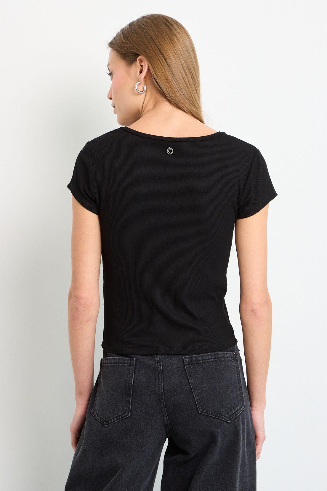 Polera Manga Corta Negro iO 14220225061102-2