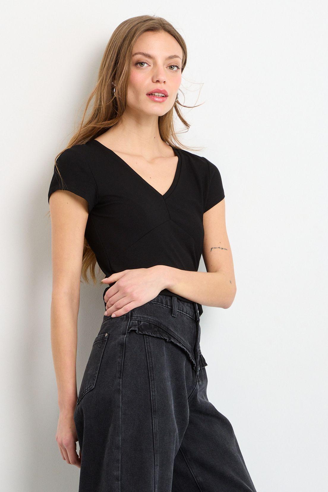 Polera Manga Corta Negro iO 14220225061102-3
