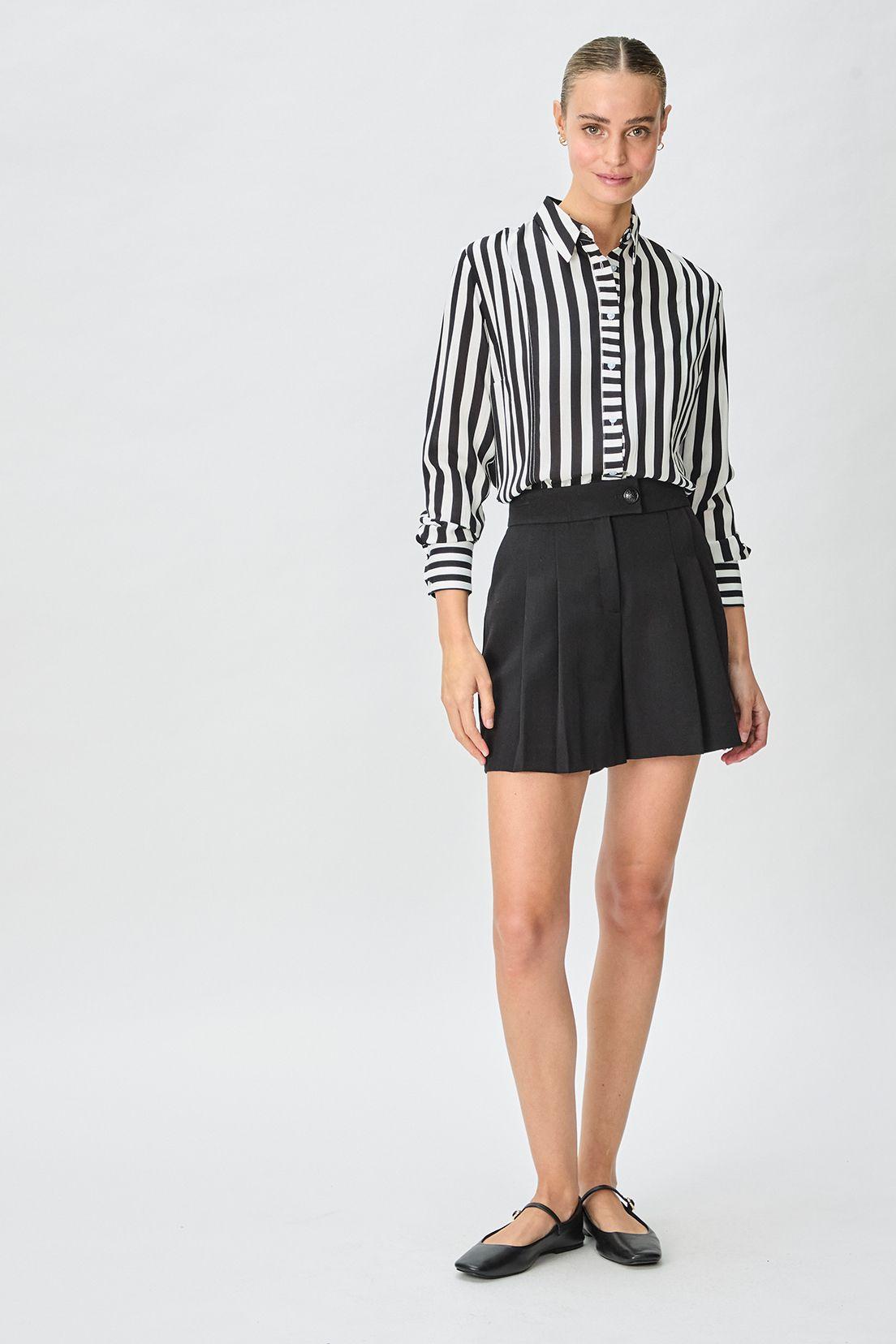 Short Liso Negro iO 11220125002102-1