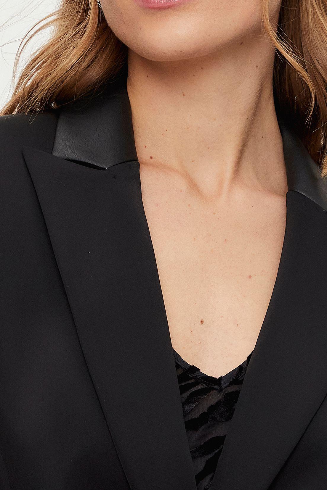 Blazer Liso Negro iO 16020224005102-4