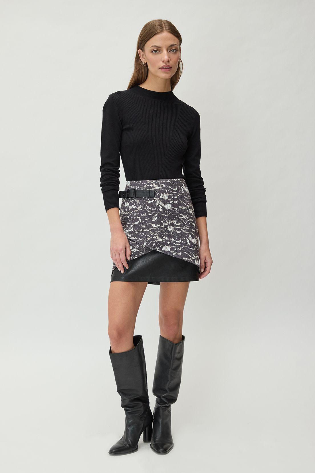 Sweater Liso Negro 18120125015102-1