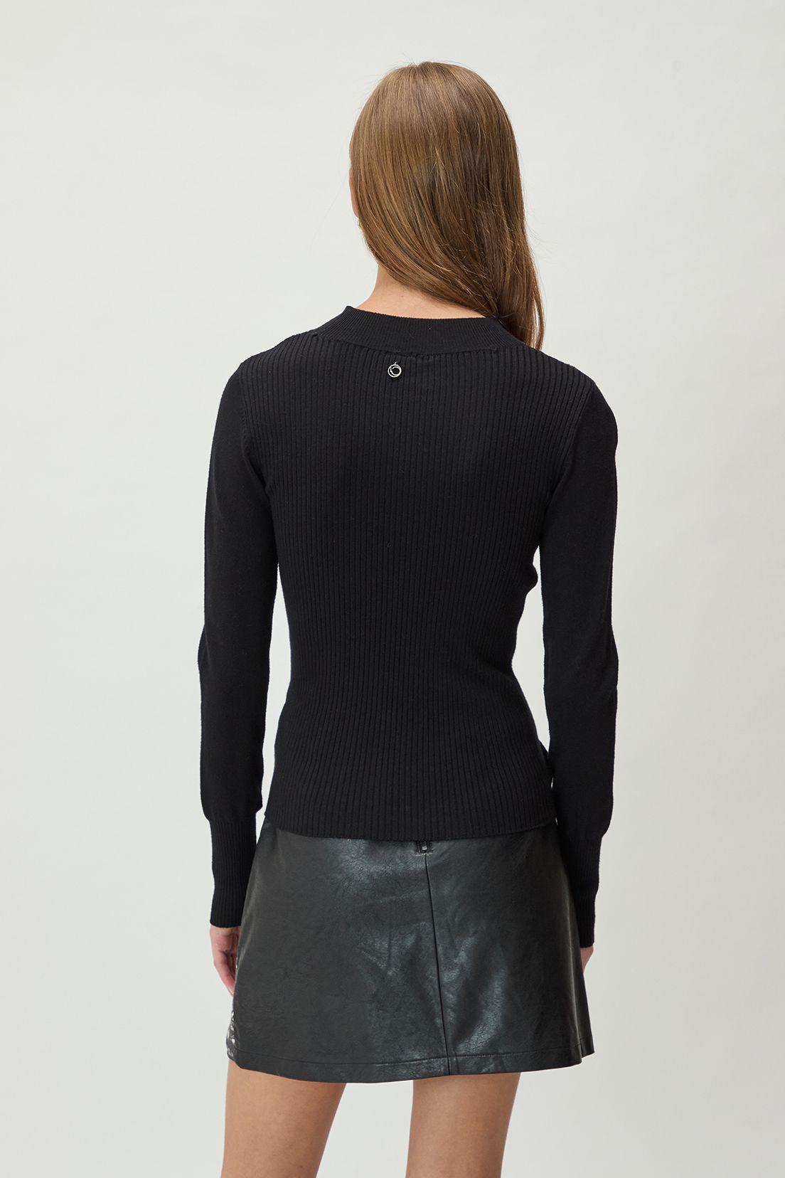 Sweater Liso Negro 18120125015102-3