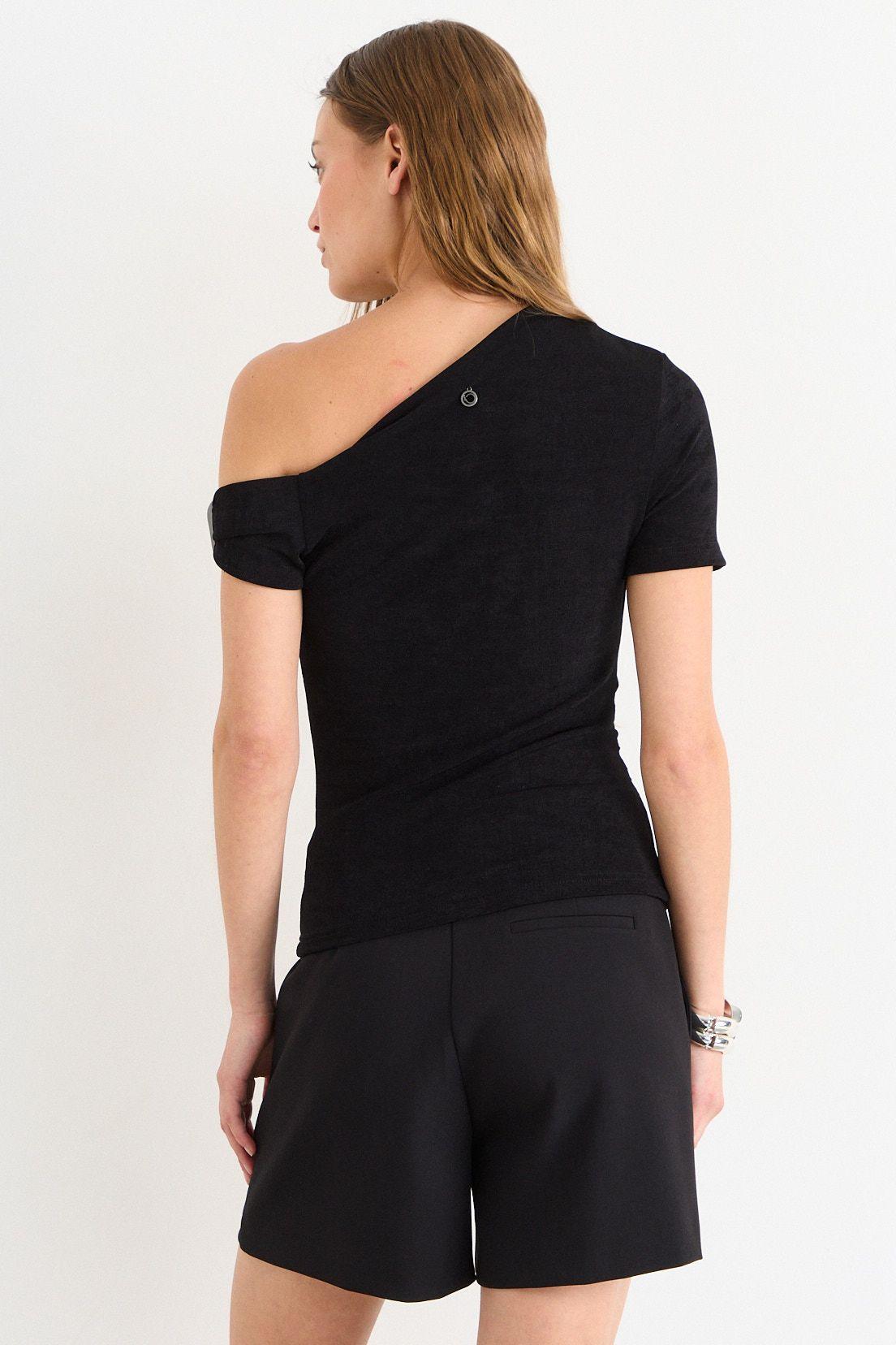 Polera Manga Corta Negro iO 14320226057102-3