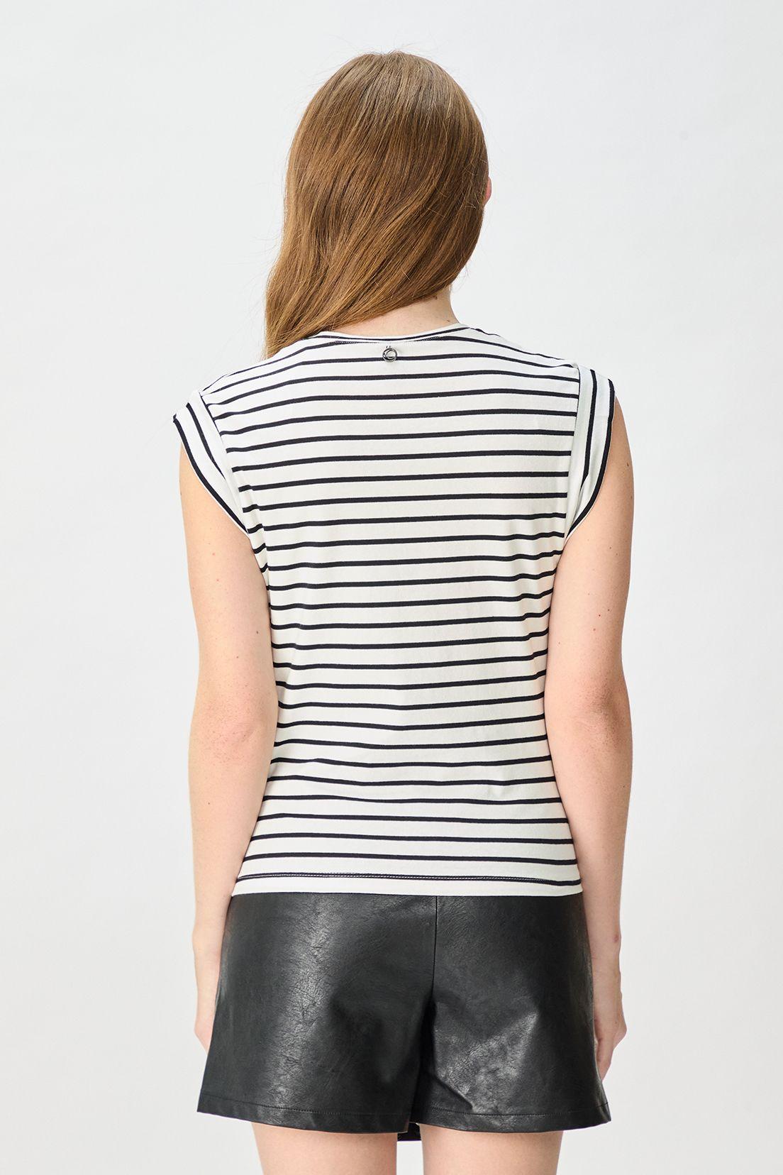 Polera Fantasia Negro iO 14320125052102-4