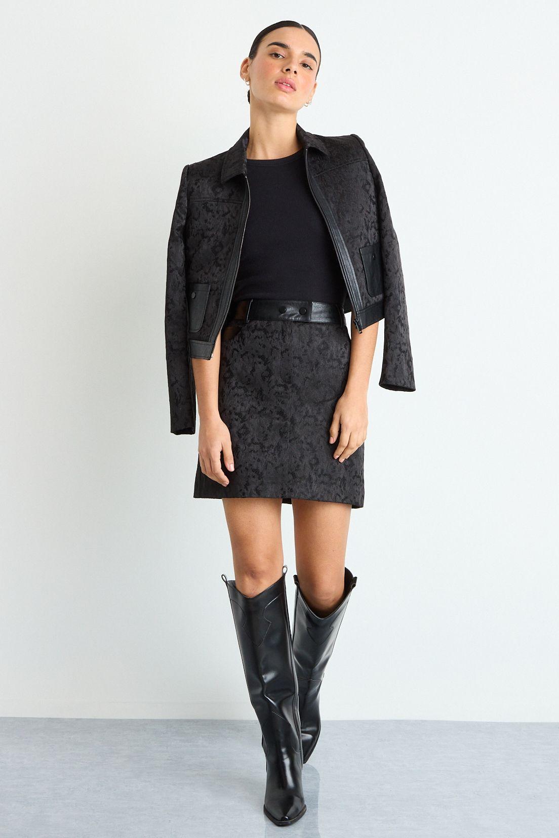 Falda Corta Negro iO 12020225003102-0