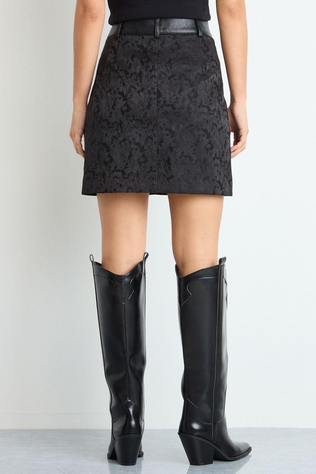 Falda Corta Negro iO 12020225003102-3