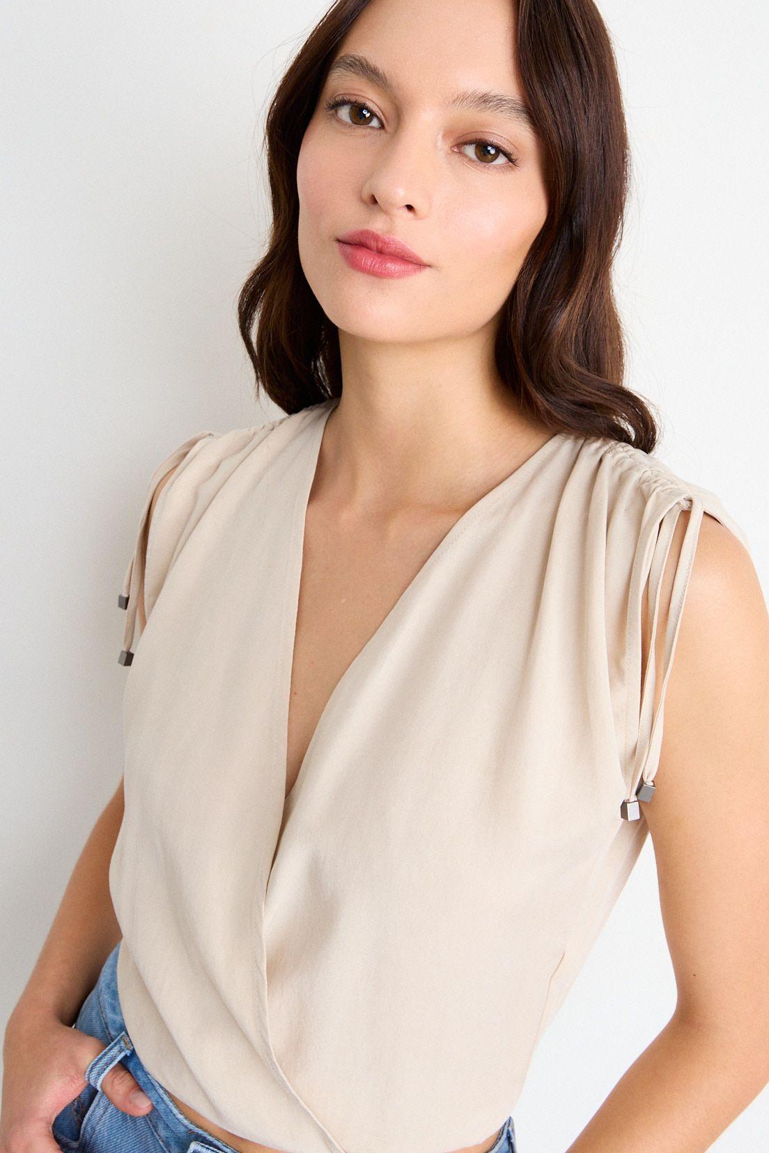 Blusa Lisa Beige iO 14020126050106-1