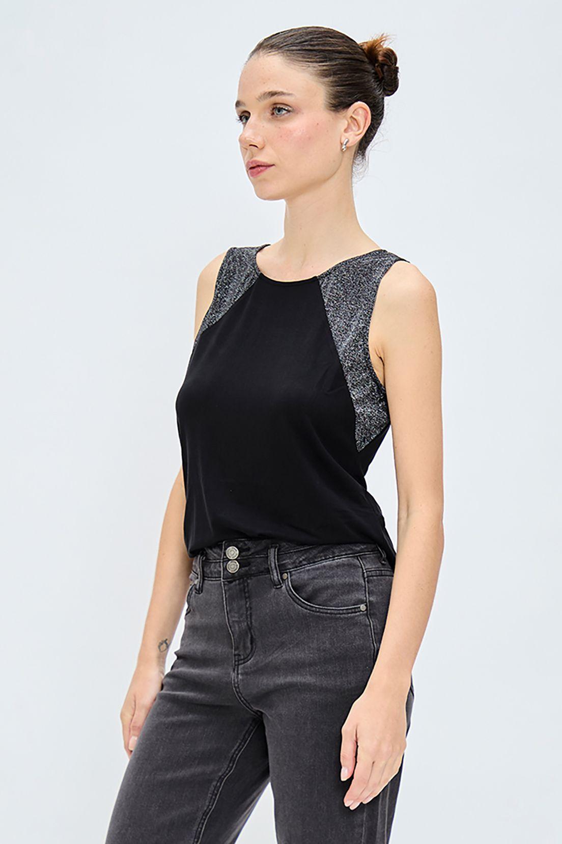 Polera Lisa Negro iO 14220224082102-1
