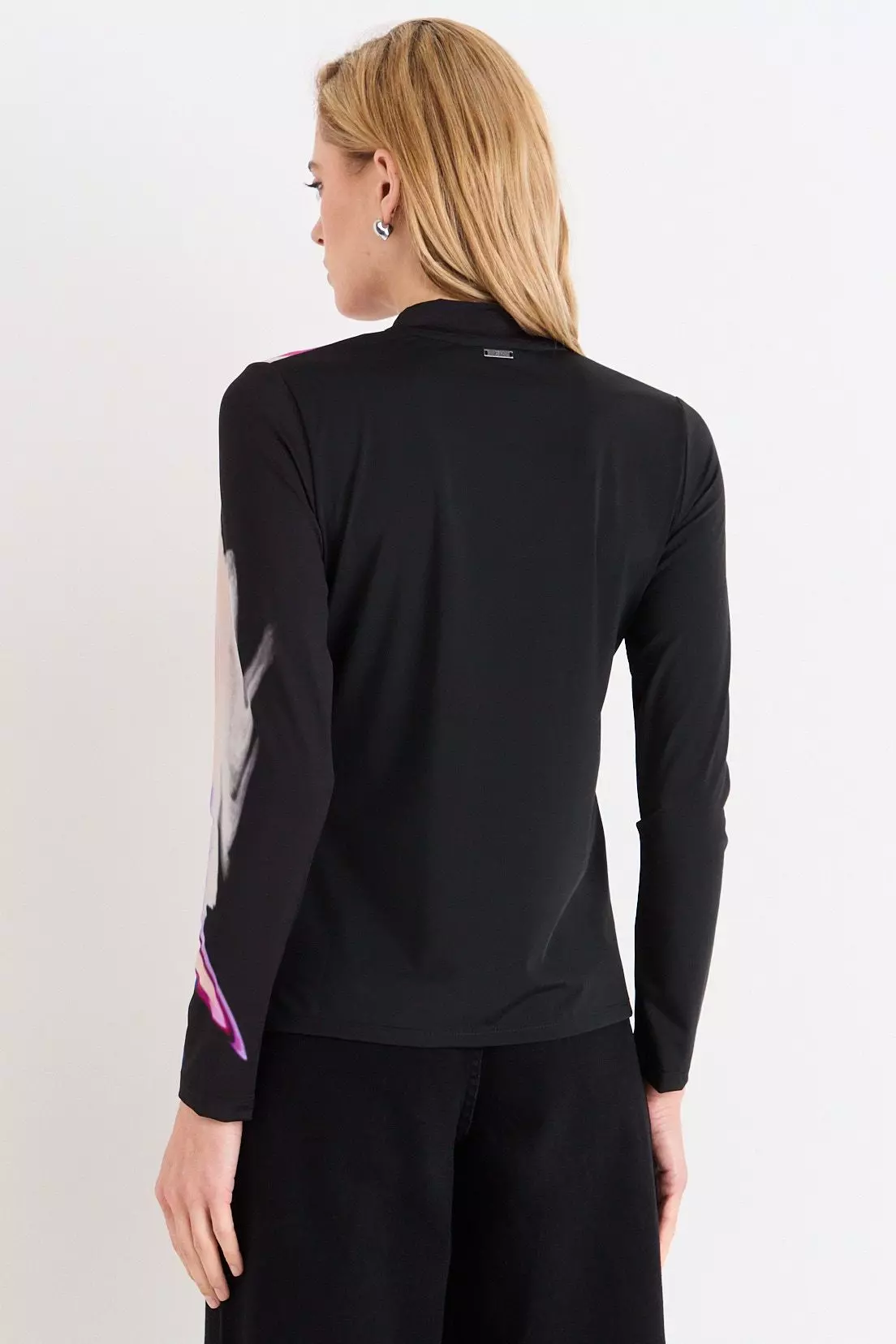 Polera Estampada Negro Ash 14607126090102-2