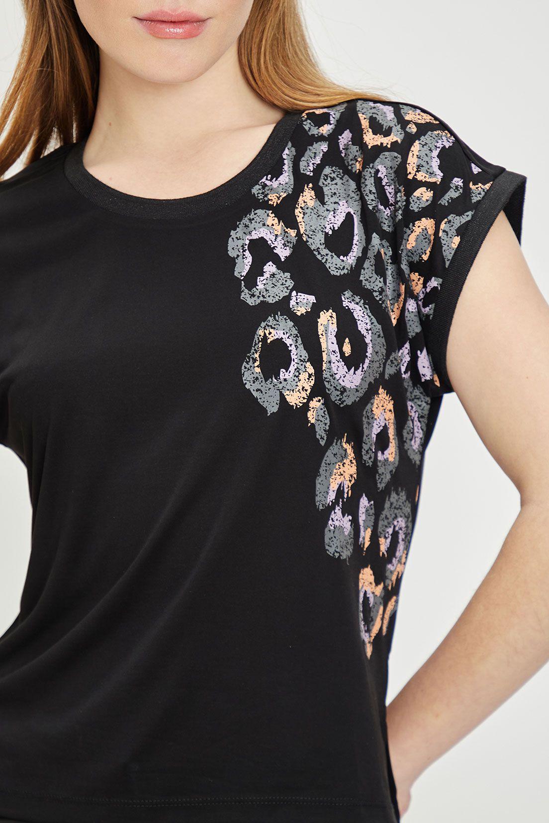 Polera Estampada Negro iO 14620224052102-1