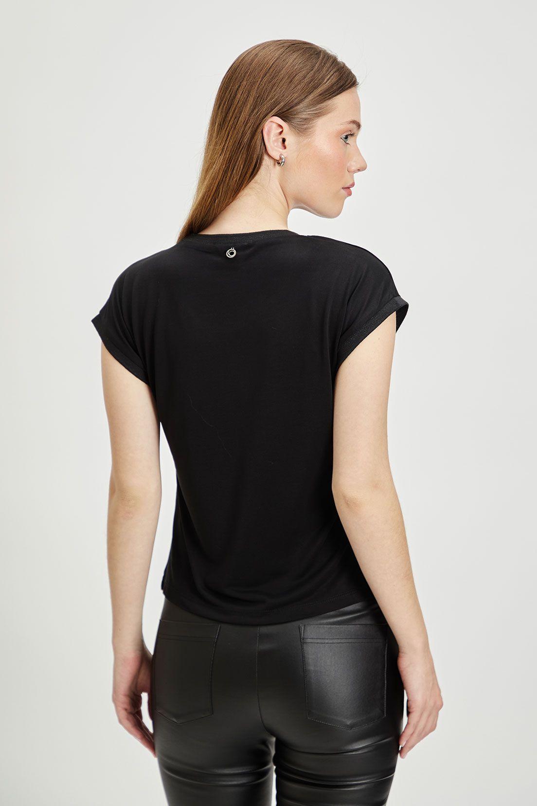 Polera Estampada Negro iO 14620224052102-4