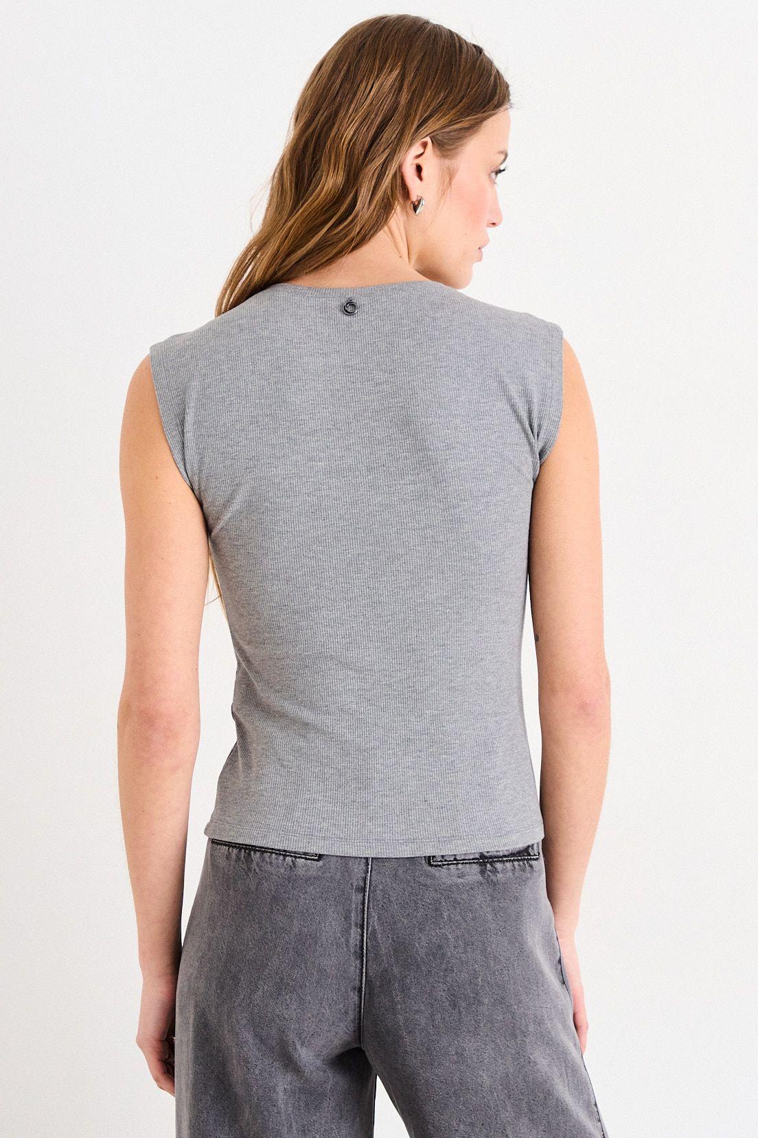 Polera Sin Mangas Gris iO 14220226057113-2
