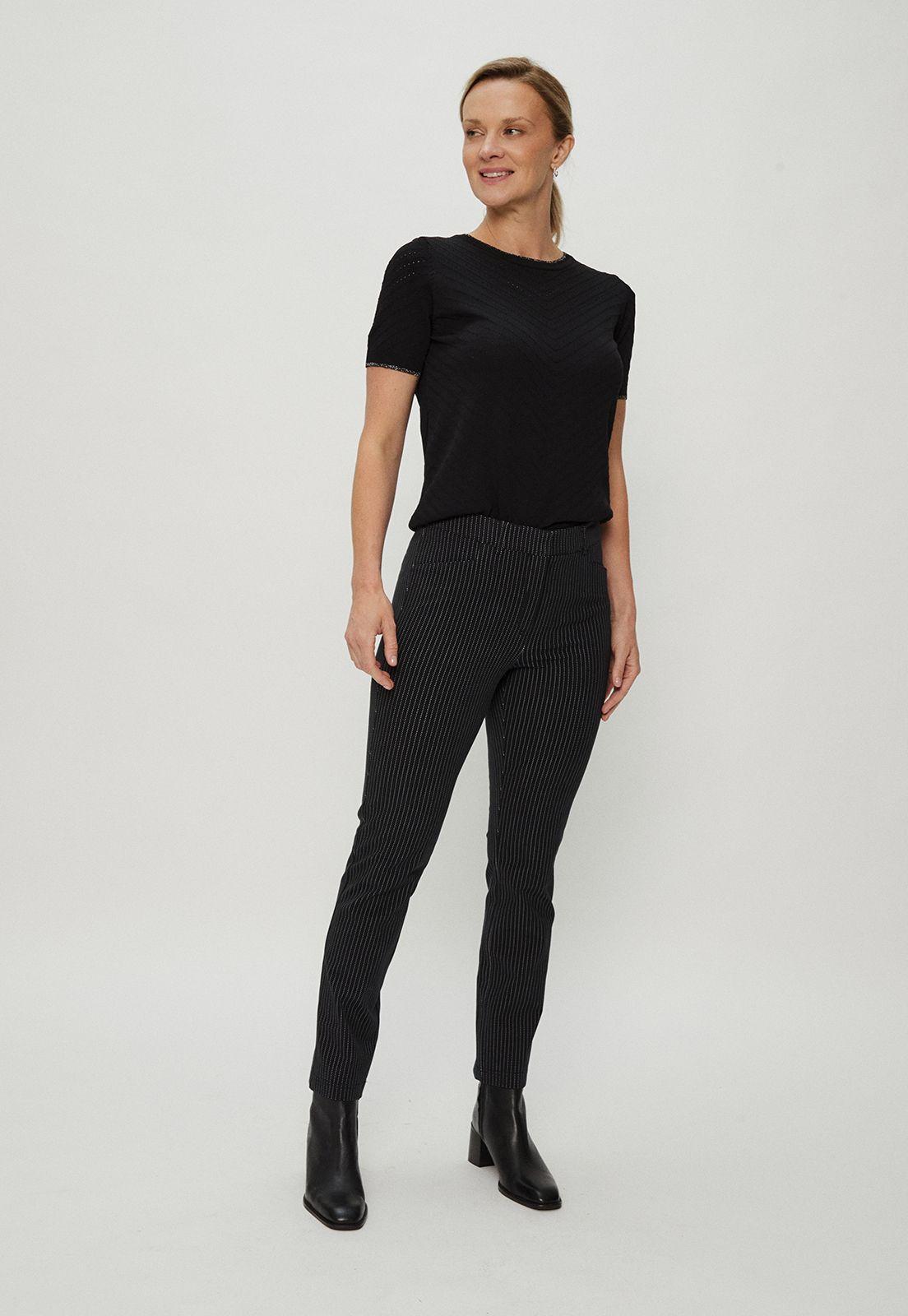 Pantalon Estampado Lineas Negro Ma Griffe 11102124004102-0
