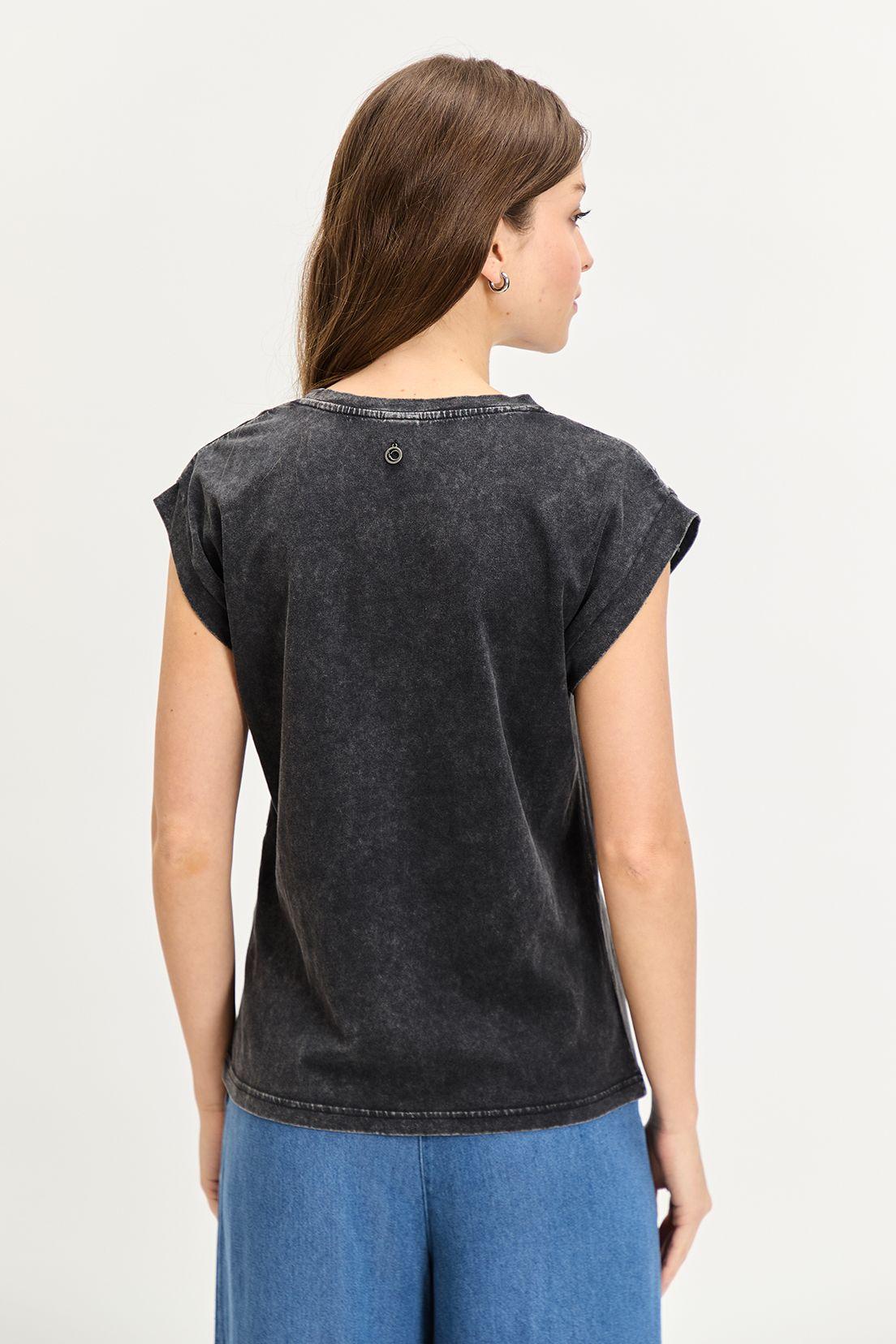 Polera Estampada Negro iO 14620224050102-3