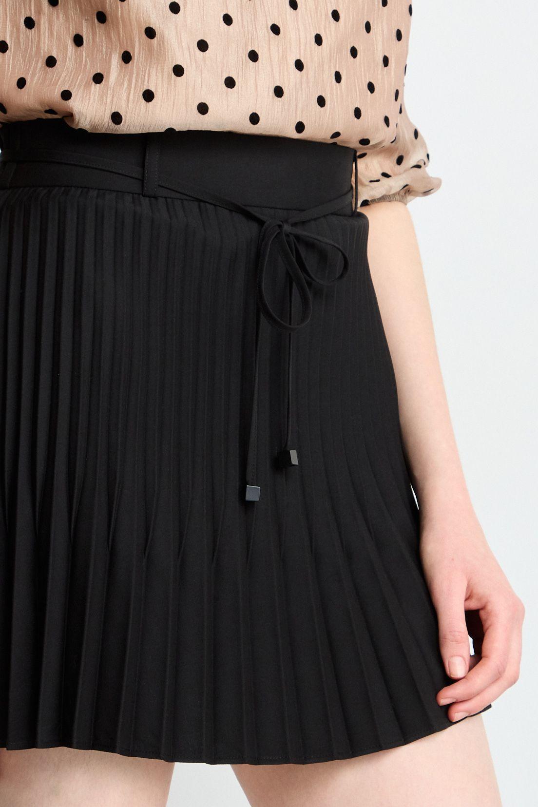 Falda Corta Negro iO 12020225051102-2