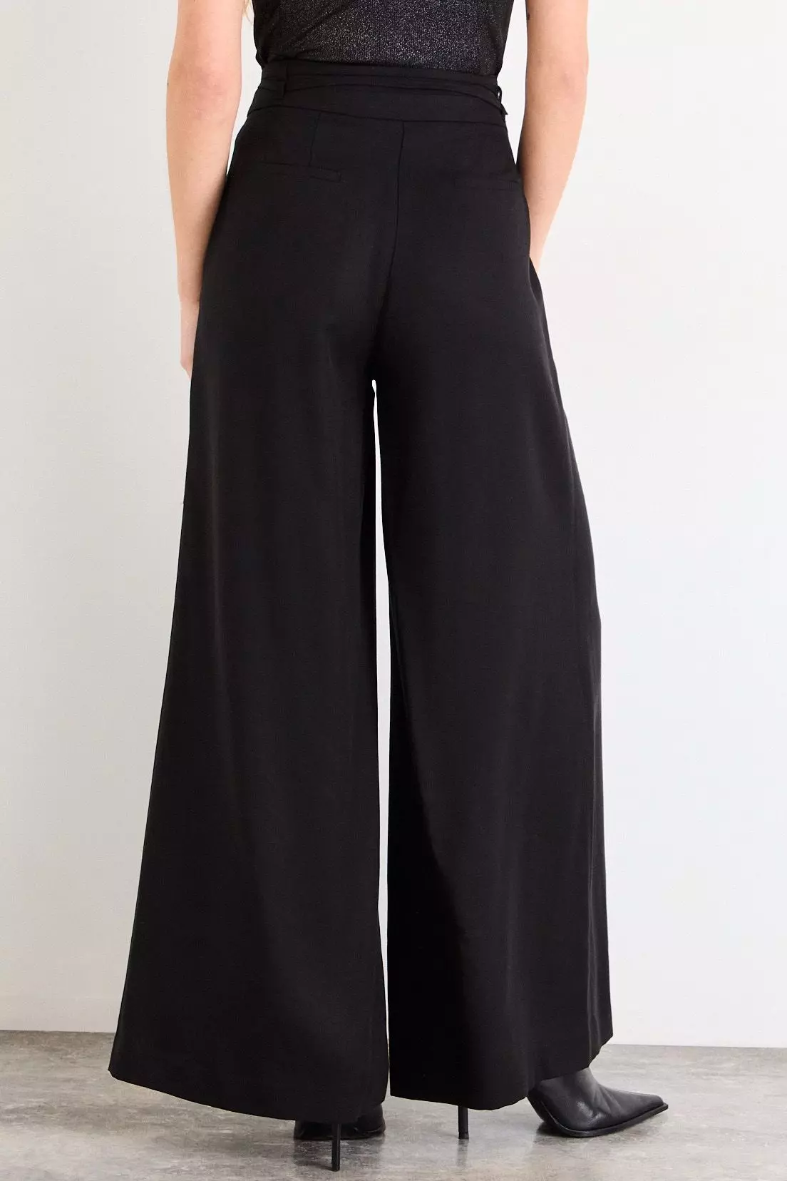 Pantalon Liso Negro iO 11020226055102-3