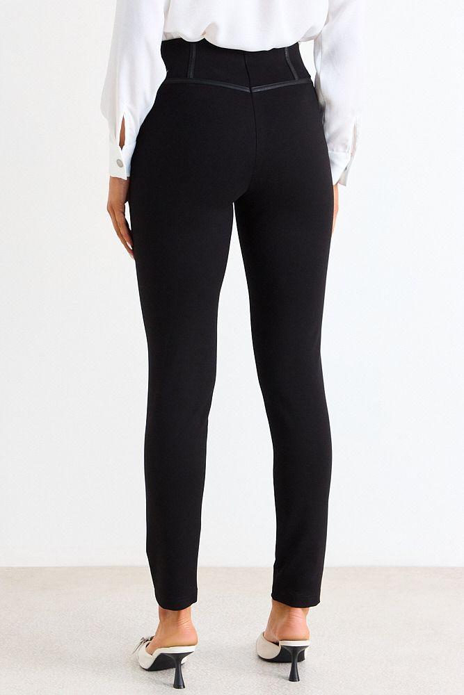 Calza Entallada Negro Ash 11407126050102-3