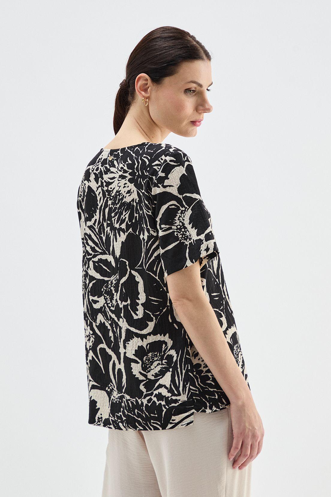 Blusa Estampada Con Amarras Costado Negro Ma Griffe 14102224069102-3
