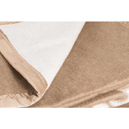 Frazada 95% Acrilico, 5% Poliester Beige Con Diseño 2 Pl-1