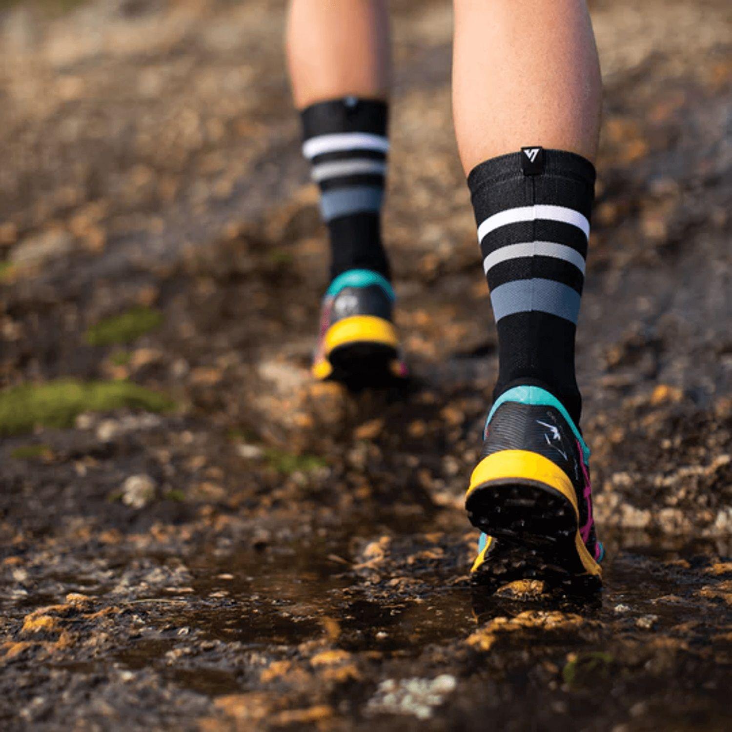 Shadow Stripes – Calcetín Deportivo Trail Run Versus Socks S/M-2