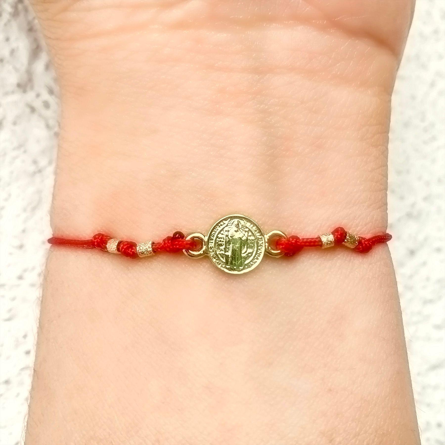 Pulsera San Benito Enchapado Oro 18K Cordón Rojo-1