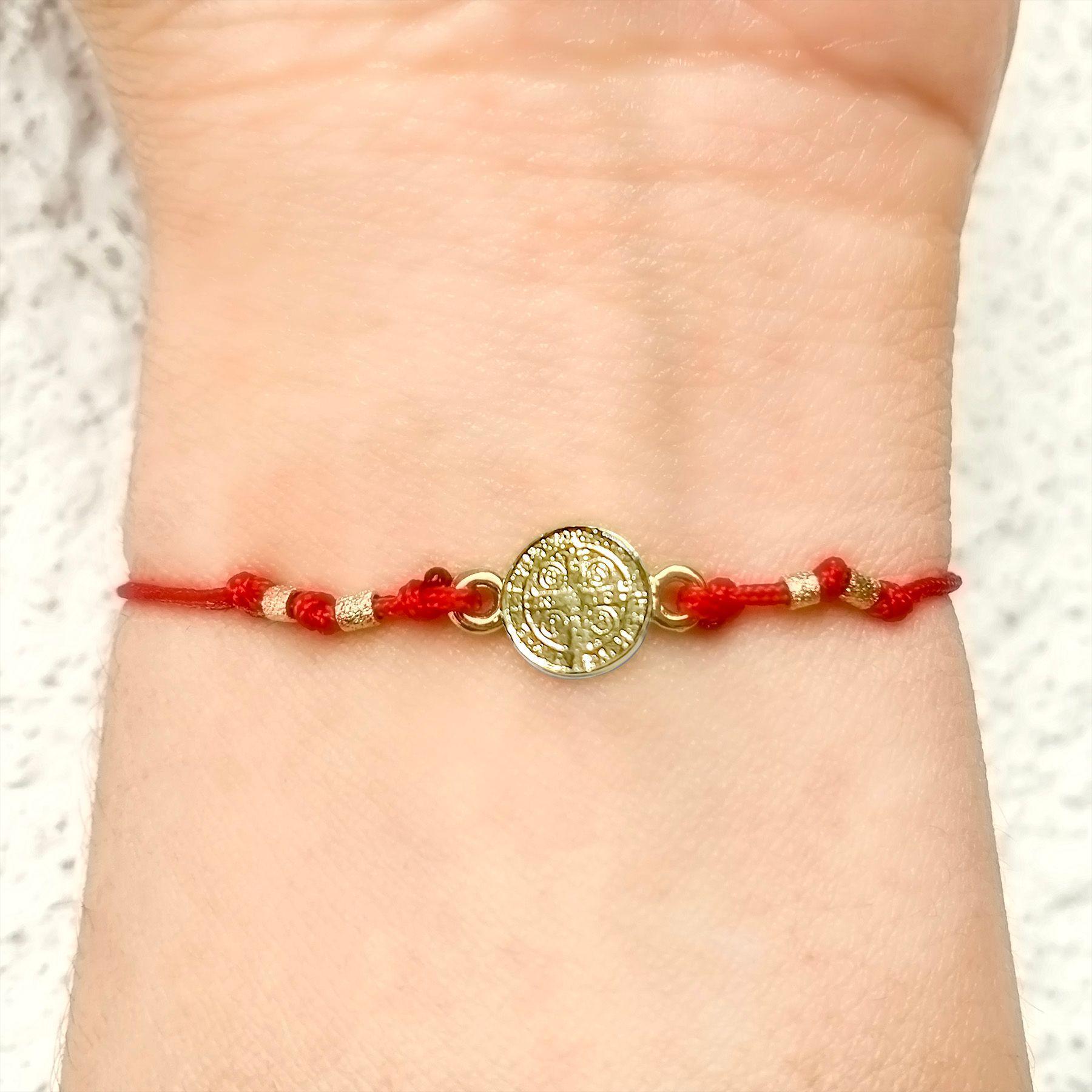Pulsera San Benito Enchapado Oro 18K Cordón Rojo-2
