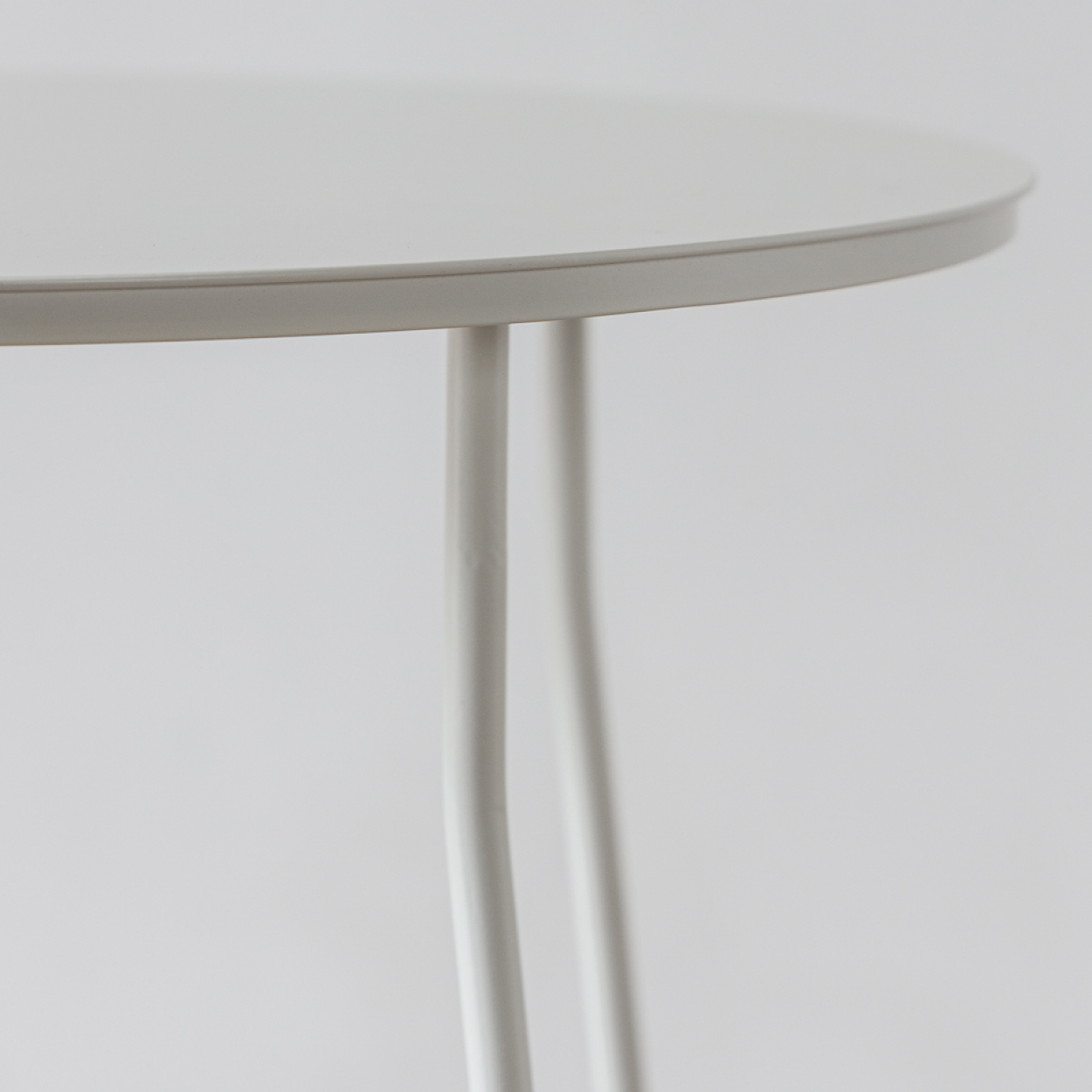 Mesa Lateral Marchena Circular Metal Blanca V-2