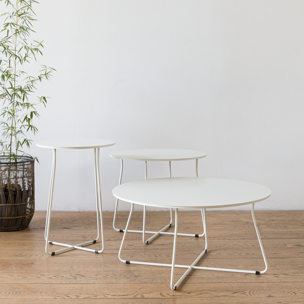 Mesa Lateral Marchena Circular Metal Blanca V-6