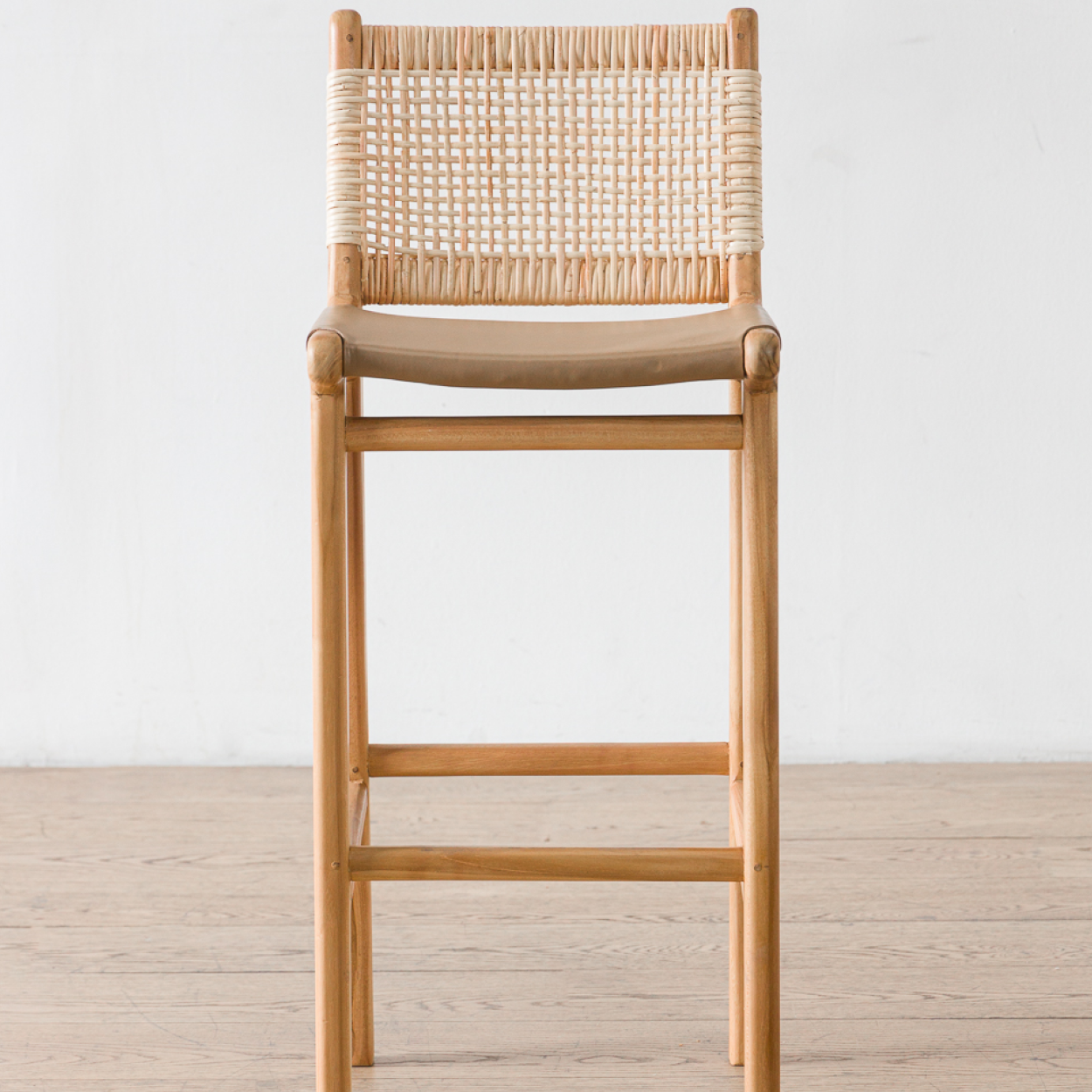 Taburete Respaldo Maine Cuero R-9